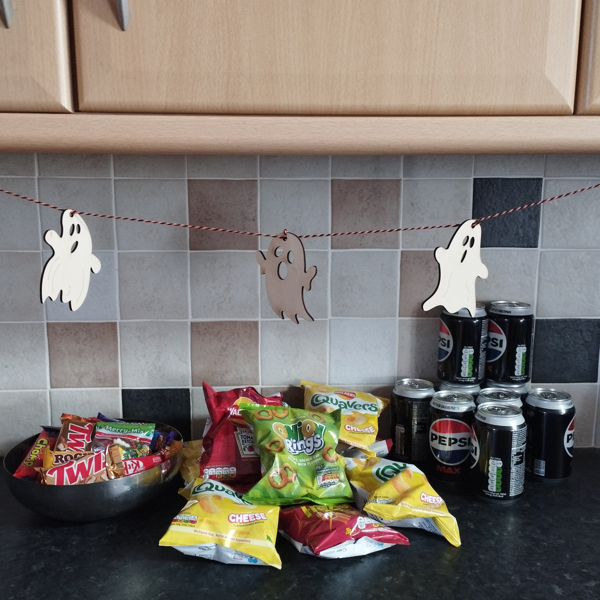 Halloween theme, colour in wooden garlands