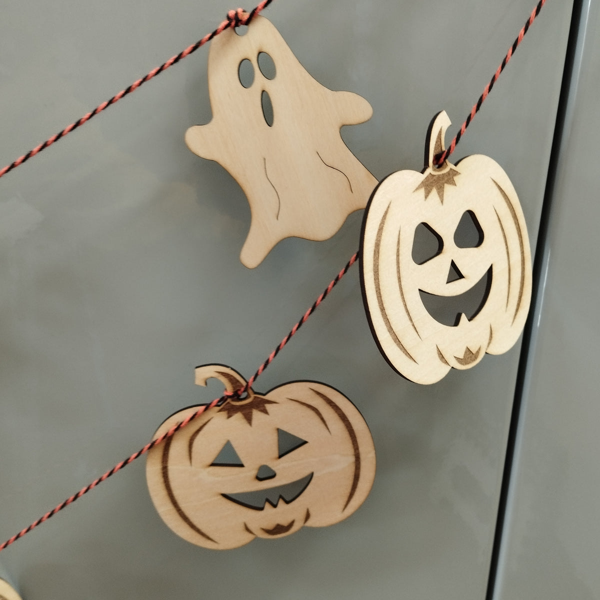 Halloween theme, colour in wooden garlands