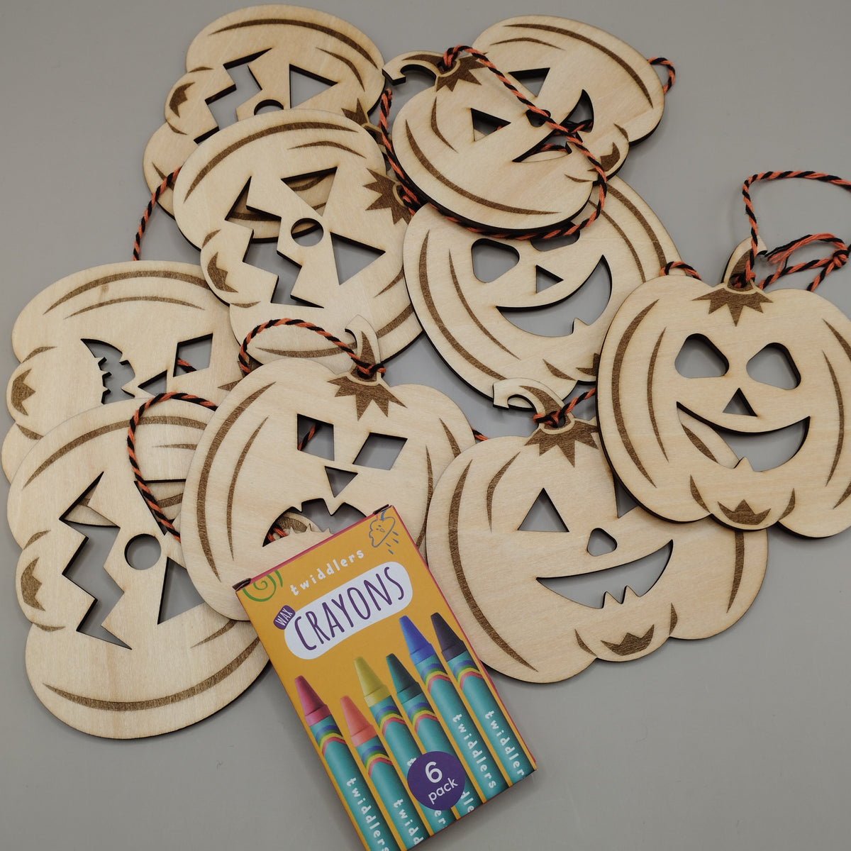 Halloween theme, colour in wooden garlands