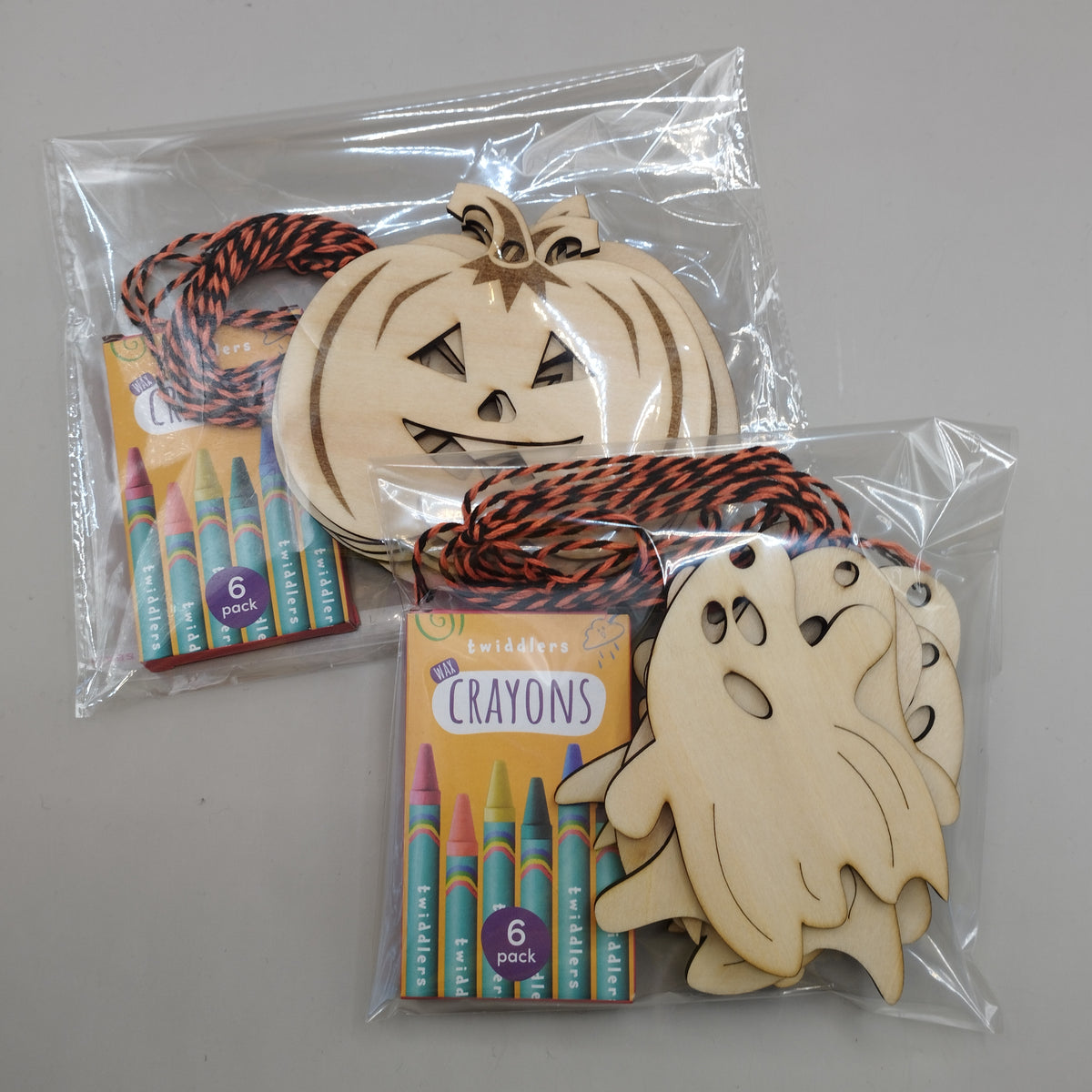 Halloween theme, colour in wooden garlands